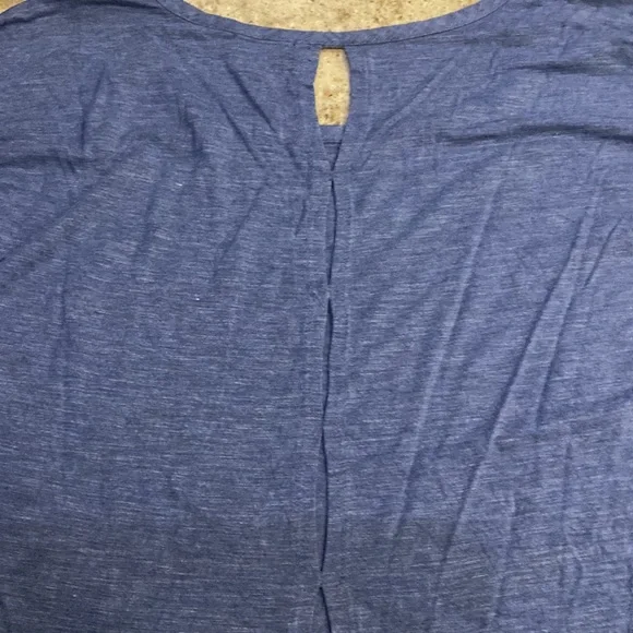 Splendid Long Sleeve T-shirt with cut outs in the back Size Large - Picture 5 of 6